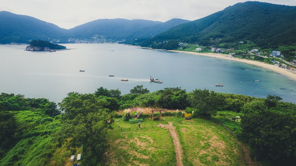 Read more about the article Explore the Enchantment of Geojedo Island: A Gem in Korea’s Crown