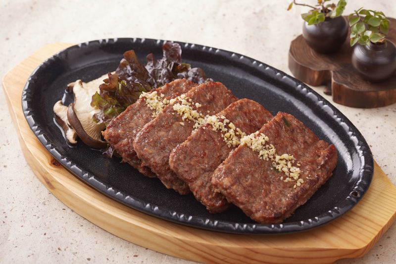 Read more about the article Grilled Galbi Patties (떡갈비) – A Delightful Korean Delight