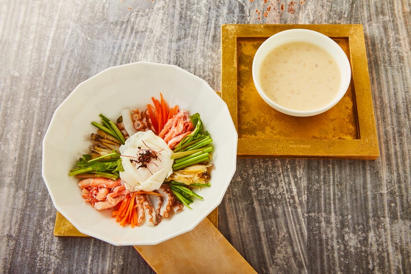 Read more about the article “A Culinary Delight: Parboiled Vegetables and Seafood with Poached Egg in Pine Nut Soup (수란채)”