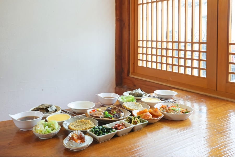 Read more about the article “Savoring the Essence of Korean Cuisine: A Delectable Journey through Wholesome Vegetable Dishes”