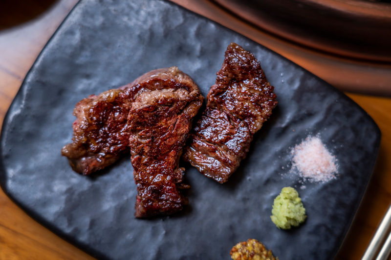 Read more about the article “A Steak Lover’s Delight: Grilled Rib Eye and Rib Eye Cap (꽃/새우등심)”