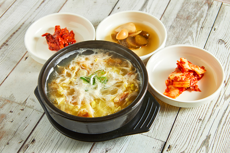 Read more about the article “My Mom’s Comforting Dried Pollack and Rice Soup”