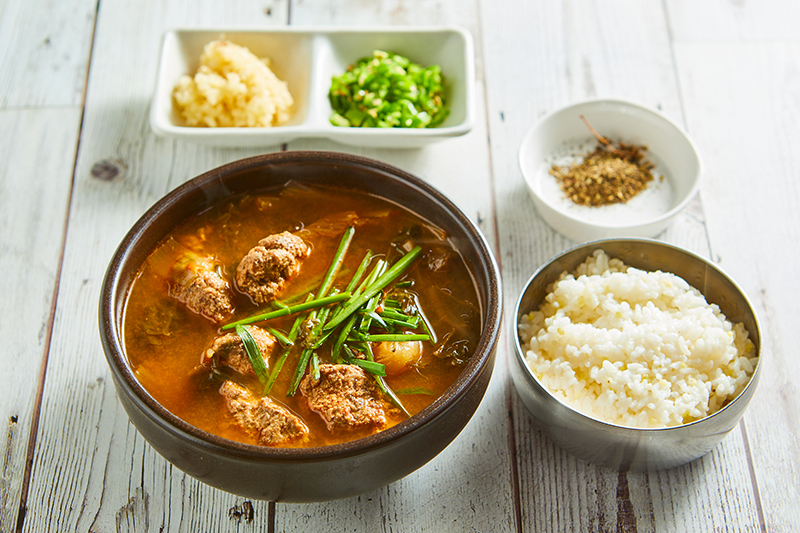 Read more about the article “My Grandma’s Cherished Saury Ball Soup (꽁치당구국)”