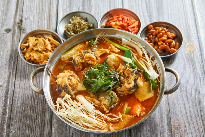 Read more about the article “A Delightful Odyssey: Spicy Shaggy Sea Raven Stew (삼세기탕(삼숙이탕))”