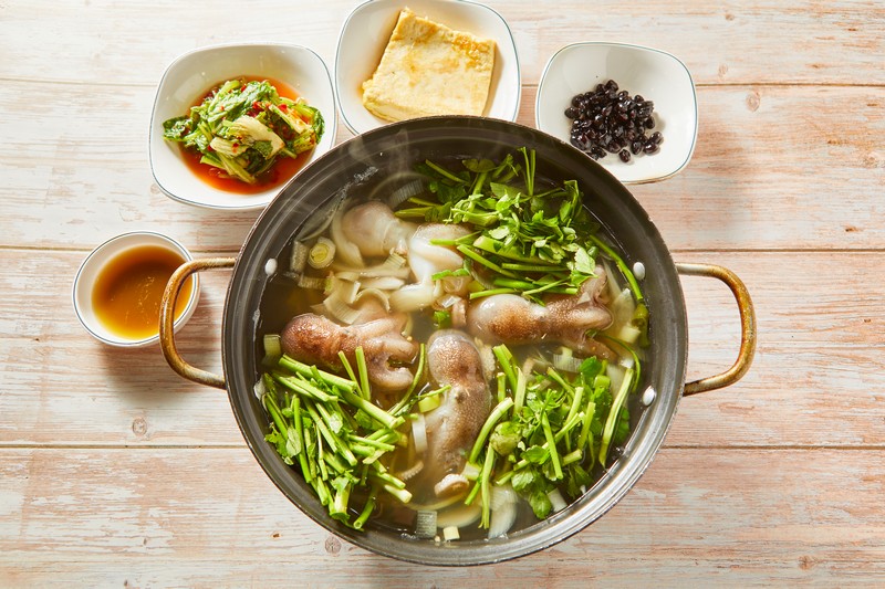 You are currently viewing Grandma’s Signature Dish: Webfoot Octopus Hot Pot (주꾸미전골)