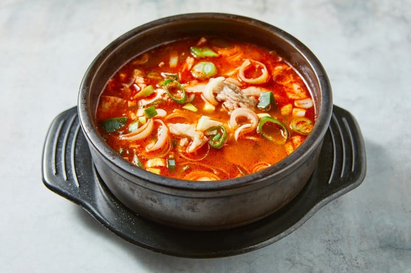 You are currently viewing “My Grandma’s Signature Dish: Chewy Cow Skin Lining and Rice Soup (수구레국밥(현풍))”