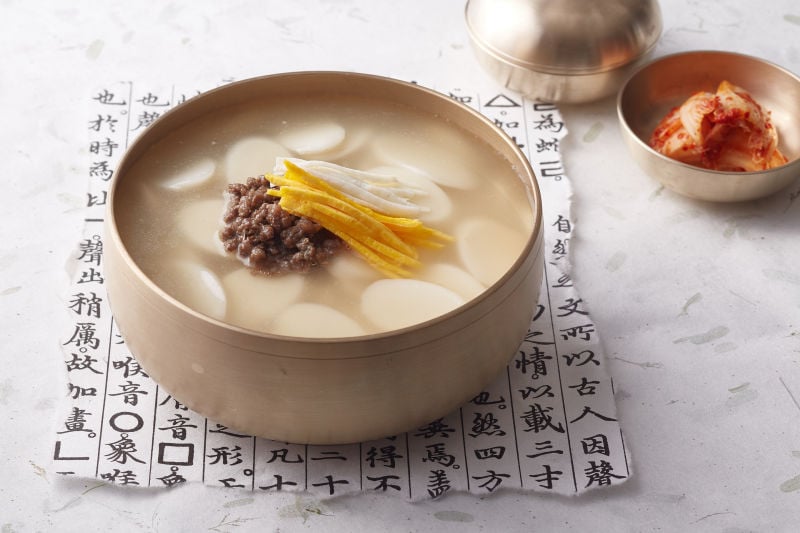 You are currently viewing Momma’s Delightful Tteokguk (떡국)