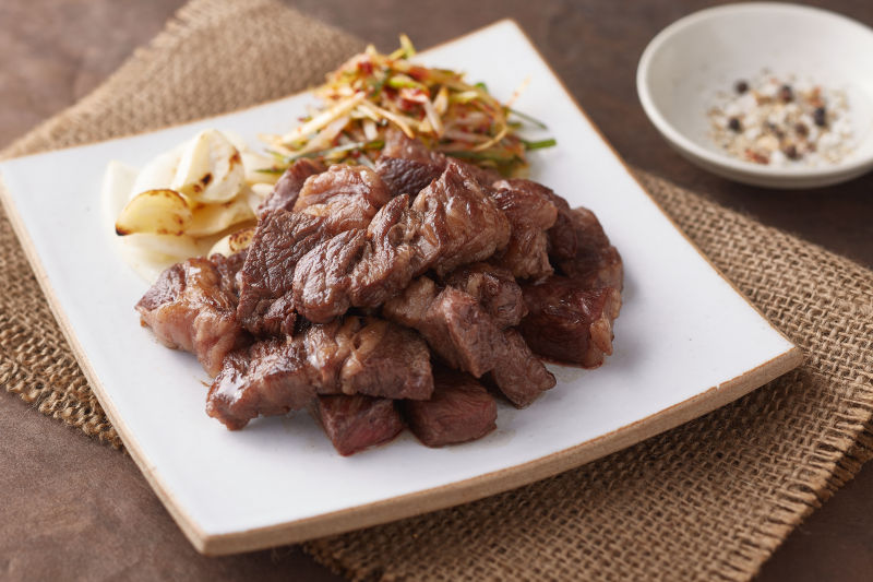Read more about the article Mouthwatering Masterpiece: Grilled Sirloin (등심구이)