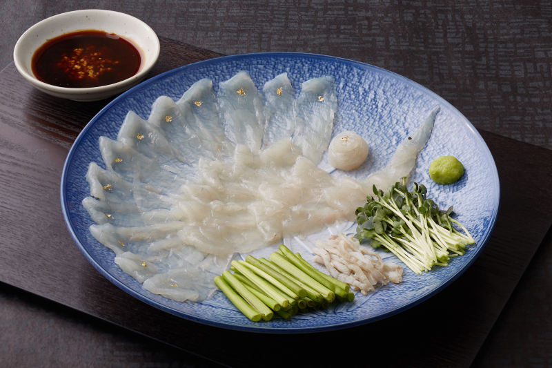 Read more about the article “A Delicate Dance with Danger: Savoring Sliced Raw Puffer Fish (복회)”