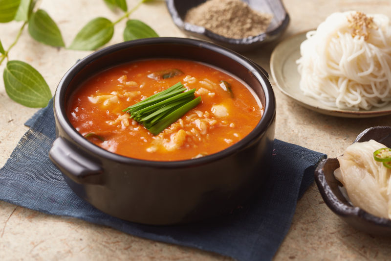 Read more about the article “Comforting Delights: My Grandmother’s Treasured Fish Porridge (어죽)”