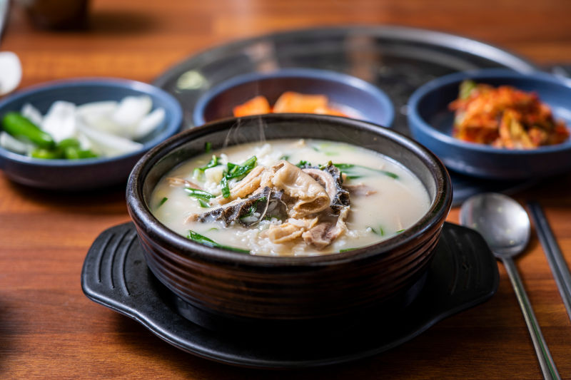 Read more about the article Delectable Delight: Savoring the Richness of Beef Offal Soup (소내장탕)
