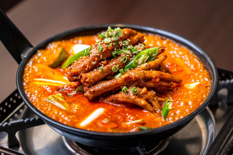 Read more about the article “My Grandmother’s Legendary Spicy Chicken Feet Stew”