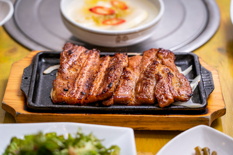 Read more about the article Stone-Grilled Galbi: A Mouthwatering Journey through Korean Cuisine