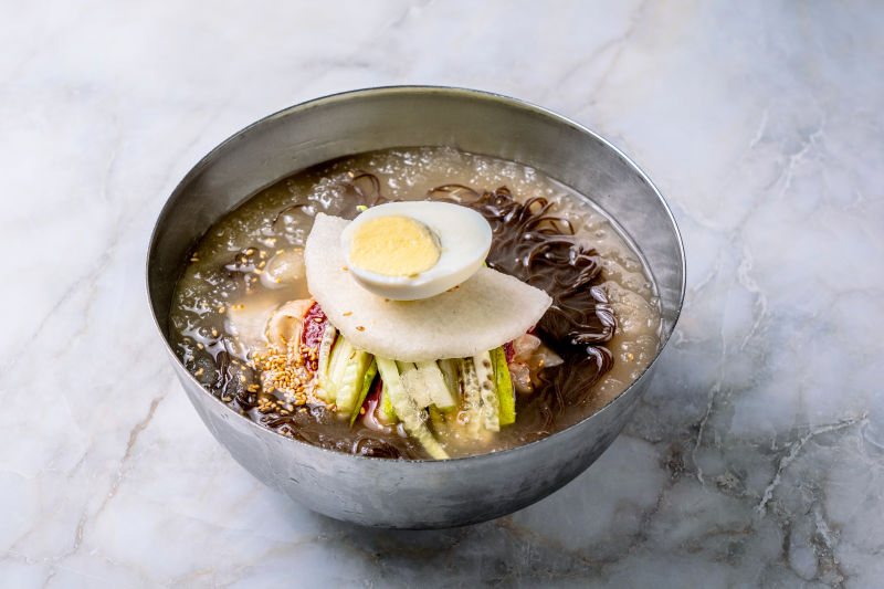 Read more about the article “Refreshingly Chilled Arrowroot Noodles (칡냉면)”