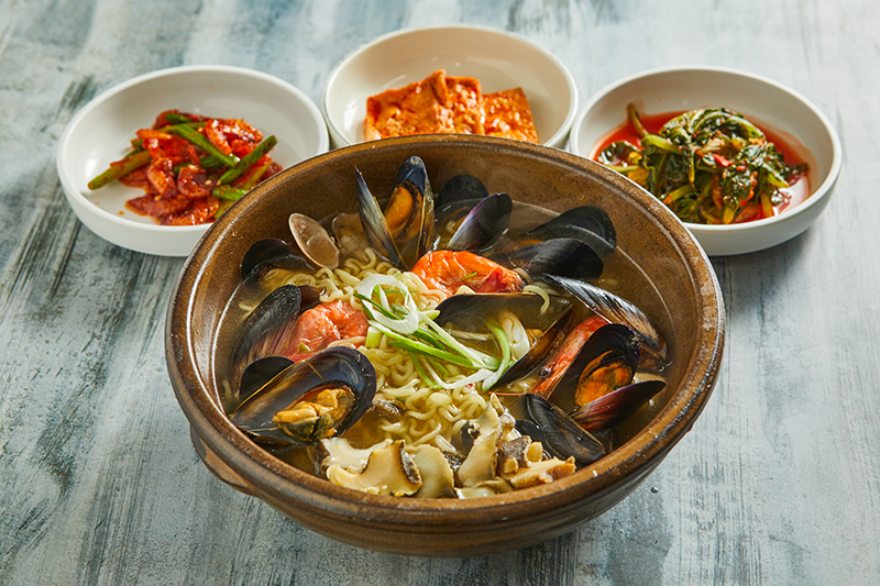 Read more about the article “My Favorite Seafood Adventure: Instant Noodles (해물라면)”