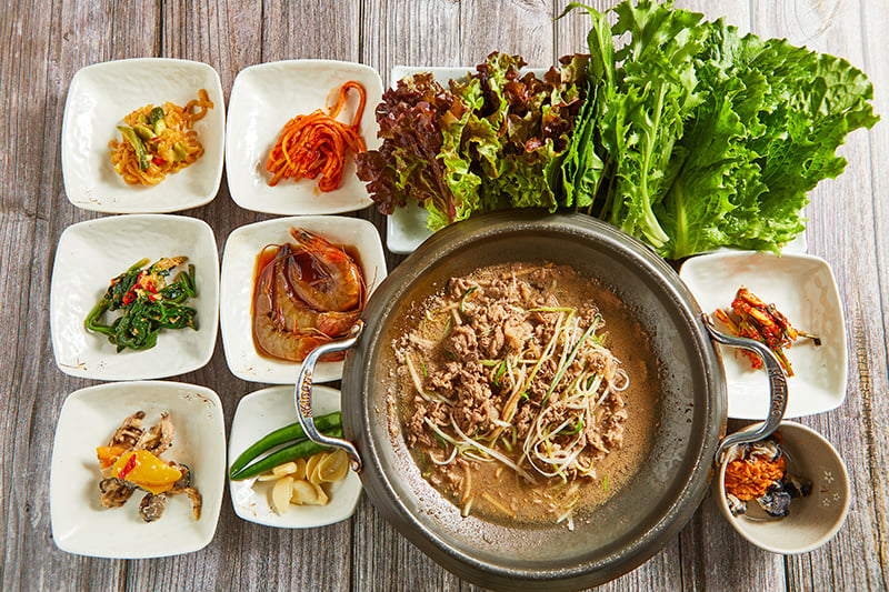 You are currently viewing “My Favorite Korean Feast: Bulgogi, Leaf Wraps, and Fragrant Rice”