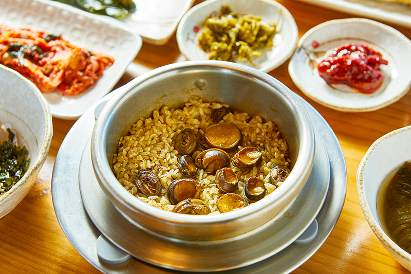 Read more about the article “A Culinary Exploration: Barnacle Rice (따개비밥)”