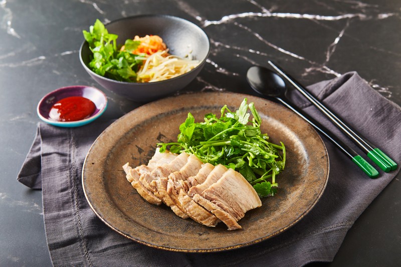 Read more about the article Mama’s Tender Pork Slices with Fragrant Water Parsley