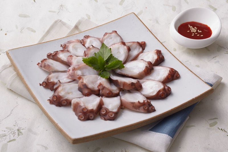 Read more about the article Savoring the Depths: A Culinary Journey with Parboiled Octopus (문어숙회)