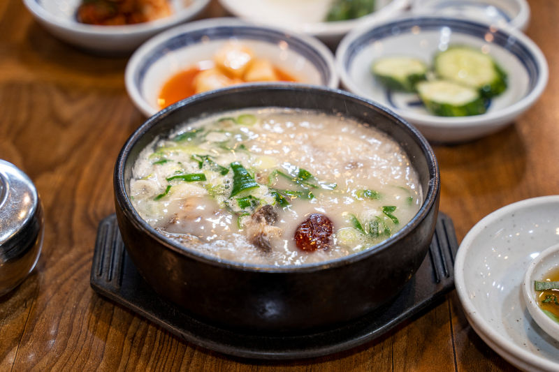 You are currently viewing “Oxtail Soup: A Soulful Stew from the Heart of Korea”