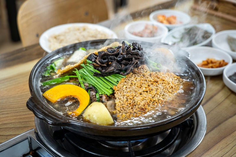 Read more about the article “My Grandma’s Legendary Whole Duck Soup with Shingled Hedgehog (능이버섯오리백숙)”