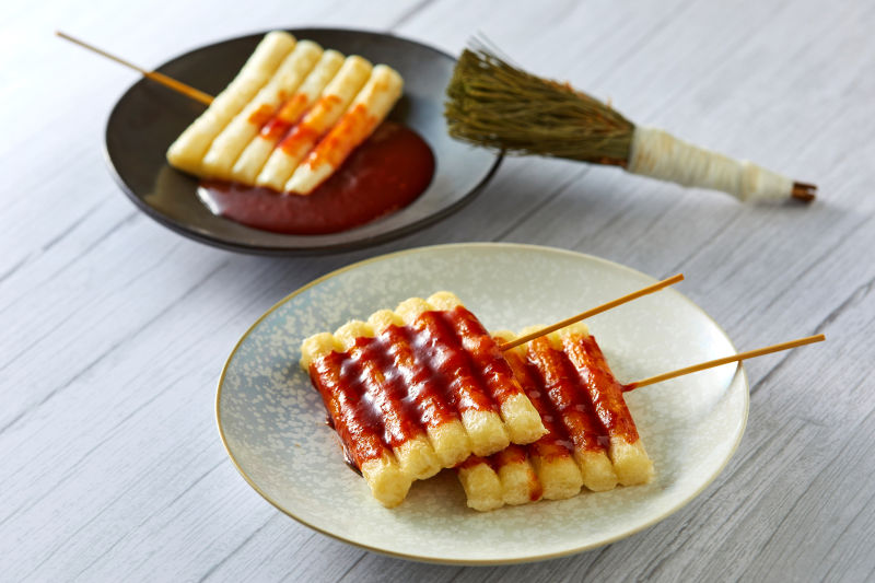 You are currently viewing Mmm, My Favorite Homemade Treat: Chewy Rice Cake Skewers (떡꼬치)