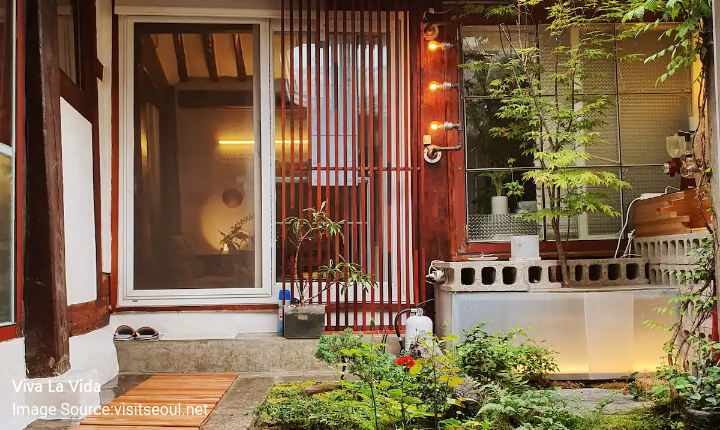 Read more about the article Seoul Travel: Viva La Vida Guesthouse – A Serene Hanok Retreat