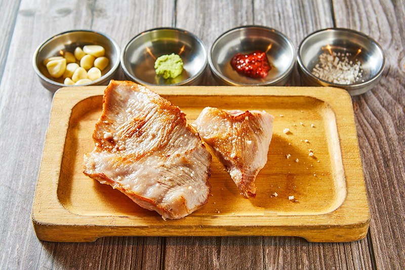 “My Delightful Discovery: Grilled Pork Neck (천겹살)”