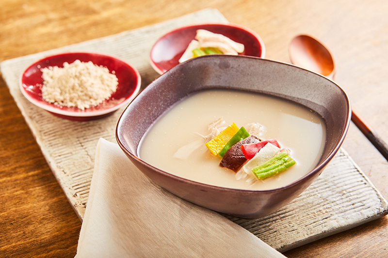 “My Comforting Sesame and Chicken Soup (임자수탕)”