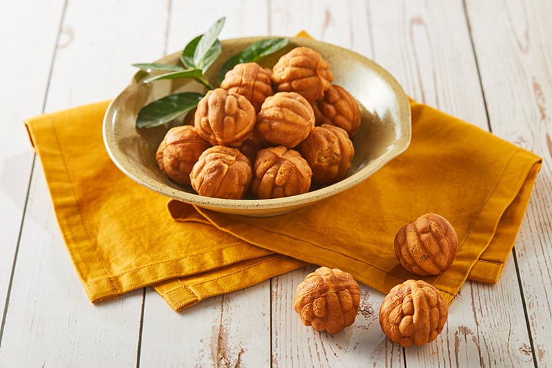 “My Grandmother’s Walnut Cakes: A Delightful Tradition”