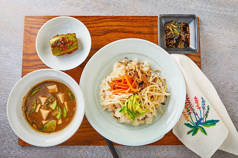 Read more about the article “My Favorite Vegetable Bibimbap with Golden Oak Mushrooms”