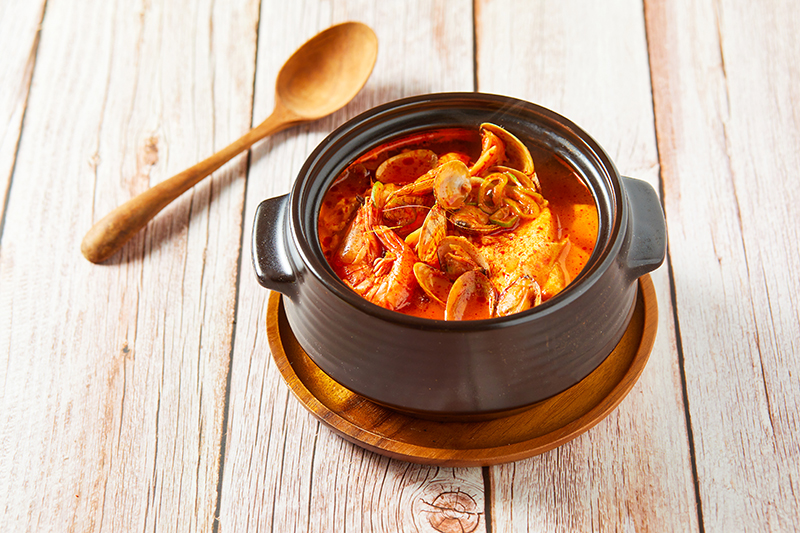 “Clam and Soft Bean Curd Jjigae: A Comforting Korean Delight”