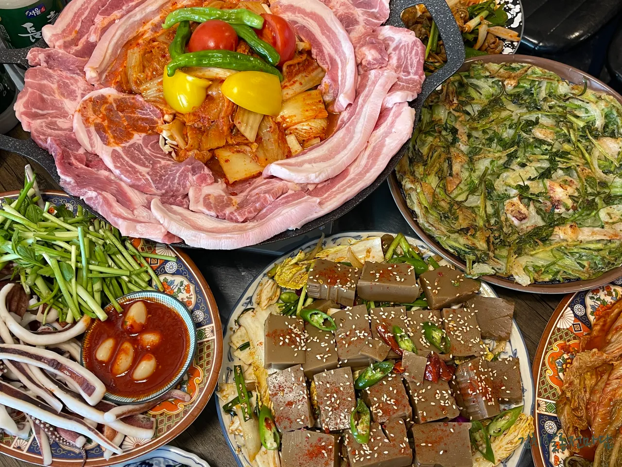 Read more about the article Your Ultimate Guide to 3 Korean Janchi Guksu Restaurants in Gahoe-dong, Jongno-gu