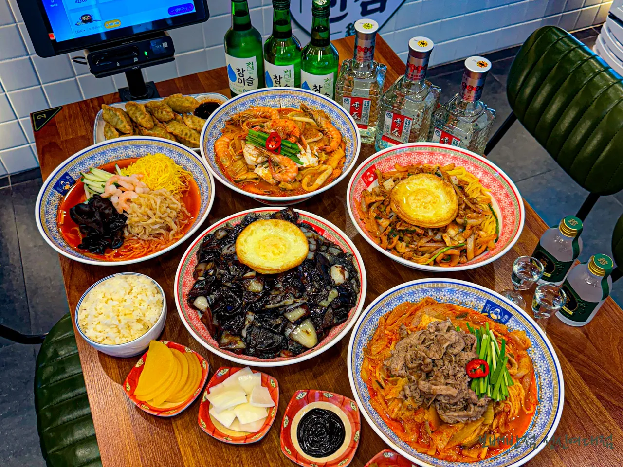 A Culinary Journey Through Sungin-dong, Jongno-gu: 3 Korean Jajangmyeon Restaurants