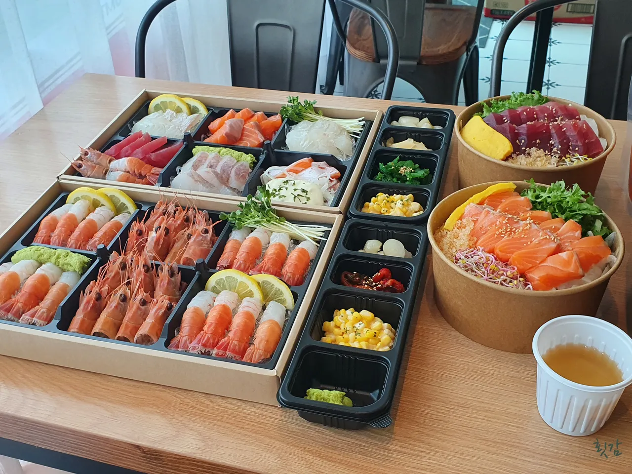 Read more about the article Complete Guide to 3 Top Korean Salmon Sushi Restaurants in Changsin-dong, Jongno-gu