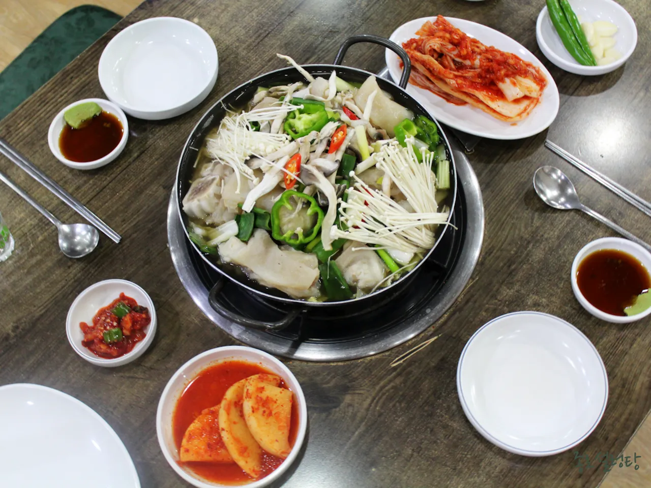 Read more about the article Sogong-dong, Jung-gu’s Top Authentic Seolleongtang Restaurants: BEST 3 Picks in Korea