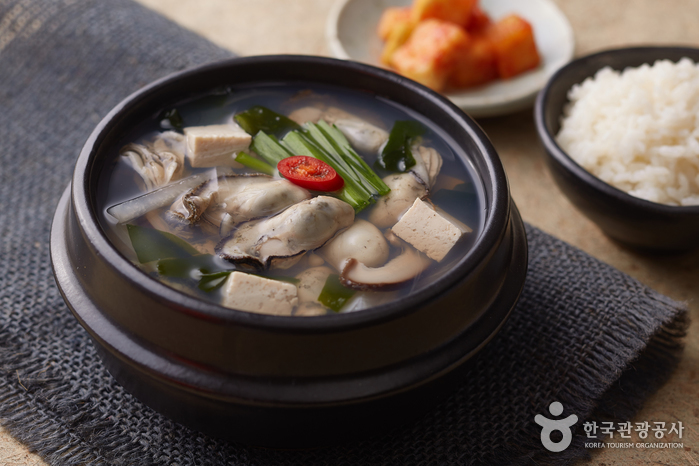 You are currently viewing Grandma’s Warm and Comforting Oyster Rice Soup