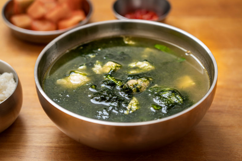 “My Favorite Seaweed and Oyster Delight: A Comforting Rice Soup”