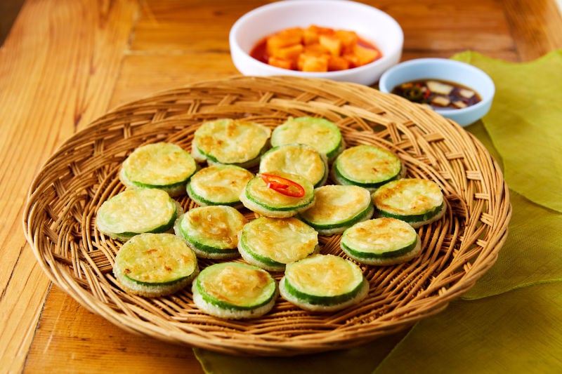 “Zucchini Fritters: A Delightful Taste of Summer”