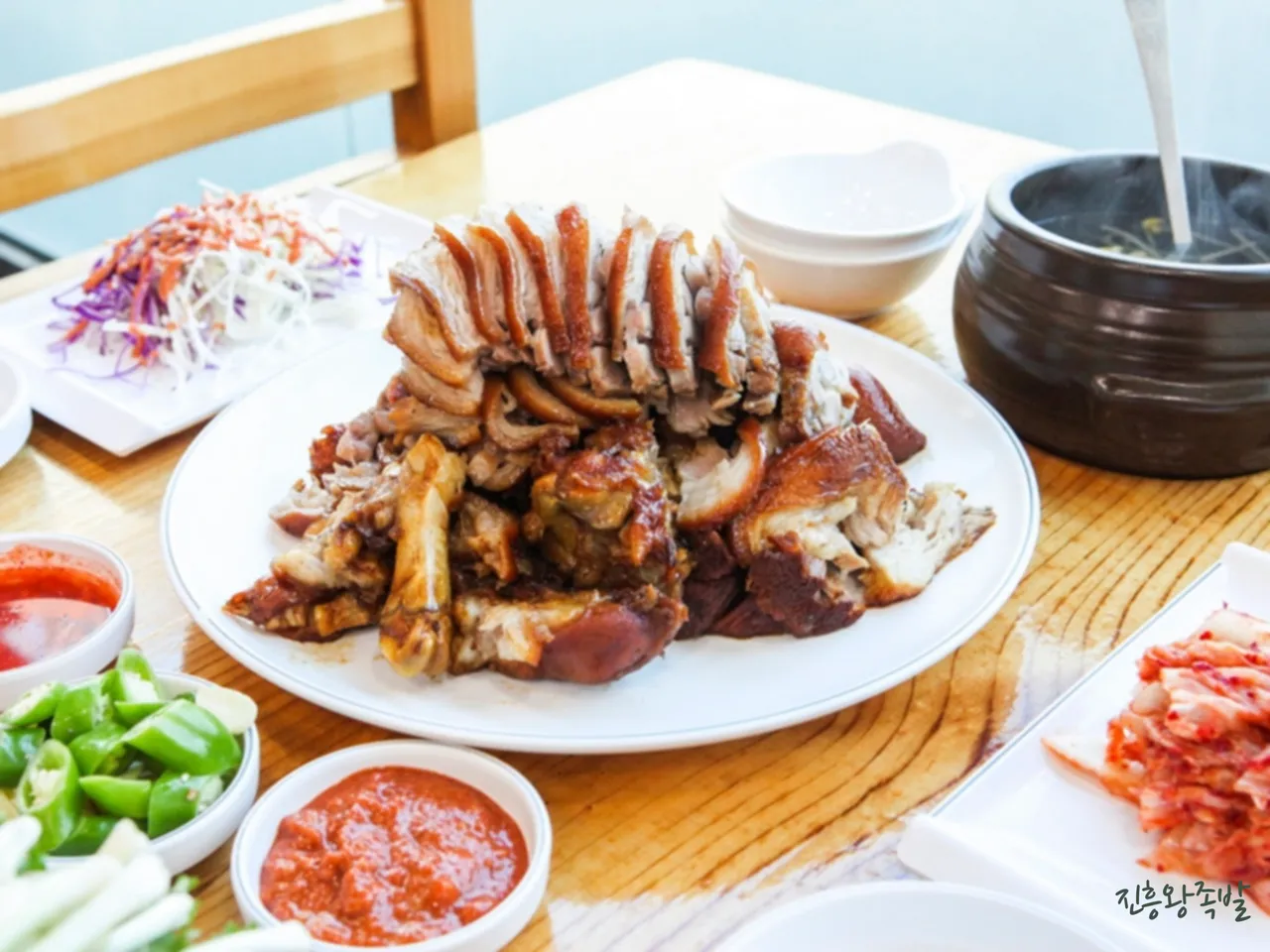 Read more about the article Dongseon-dong, Seongbuk-gu Korean Jokbal Hotspots: 3 Eateries for Foodies