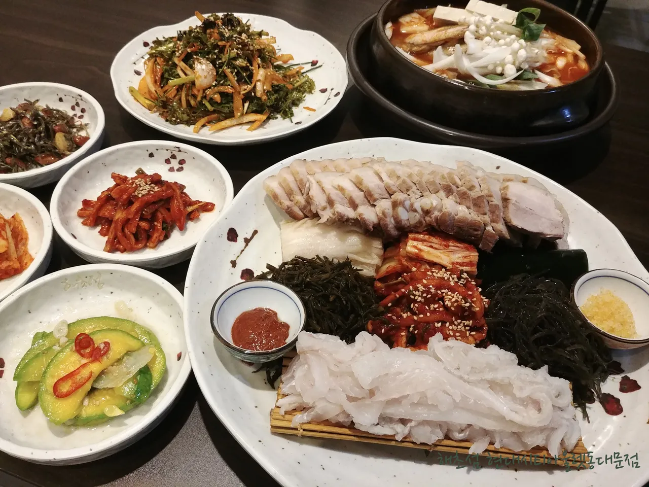 You are currently viewing Bomun-dong, Seongbuk-gu Food Tour: 3 Must-Try Korean Bossam Eateries