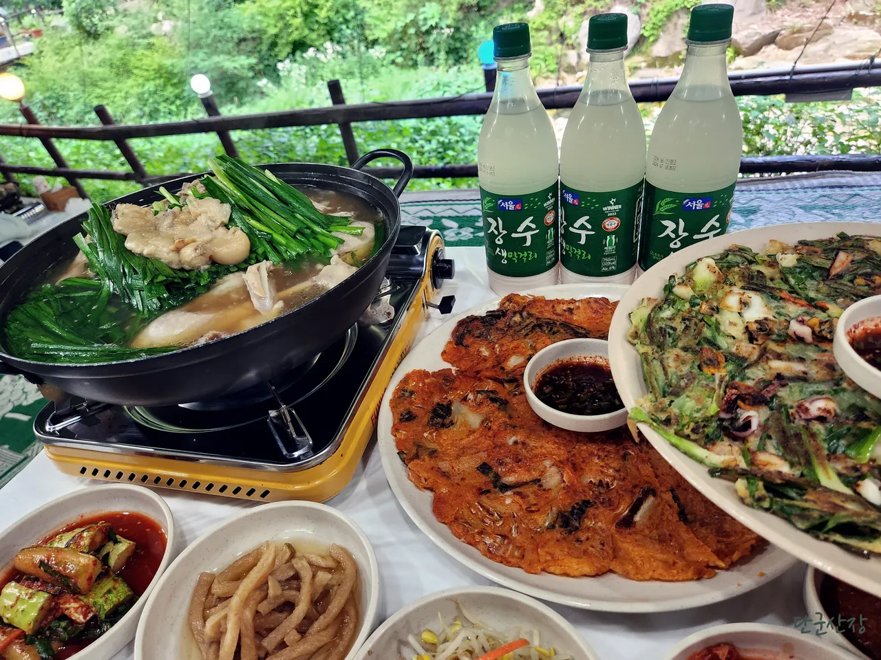 Read more about the article Local Favorites: Jeongneung-dong, Seongbuk-gu’s Top 3 Korean Duck Soup Restaurants