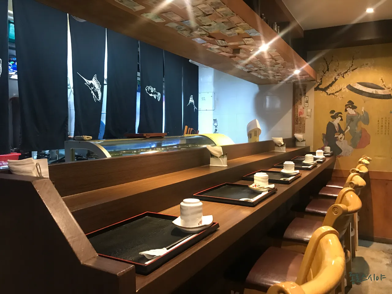 You are currently viewing Conquer Euljiro-dong, Jung-gu’s Korean Salmon Sushi Scene: 3 Essential Restaurants