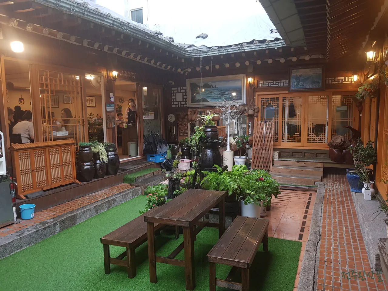 Read more about the article Best Korean Pork Ribs in Changsin-dong, Jongno-gu: 3 Restaurants Reviewed