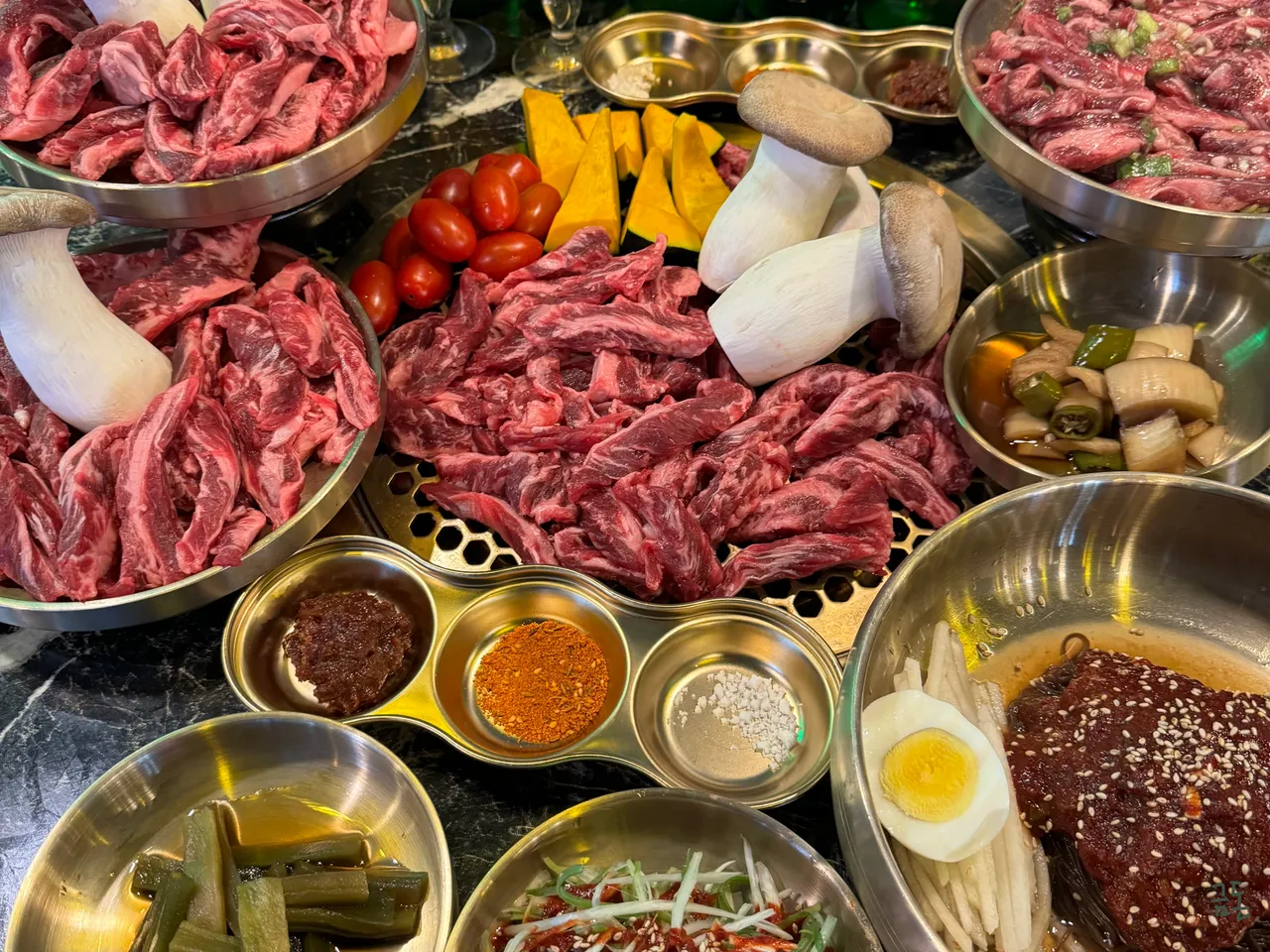 Read more about the article Conquer Hongeun-dong, Seodaemun-gu’s Korean Beef Short Ribs Scene: 3 Essential Restaurants