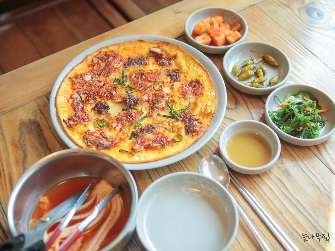 Read more about the article Hidden Gems: Discover 3 Best Korean Mandu Restaurants in Samcheong-dong, Jongno-gu