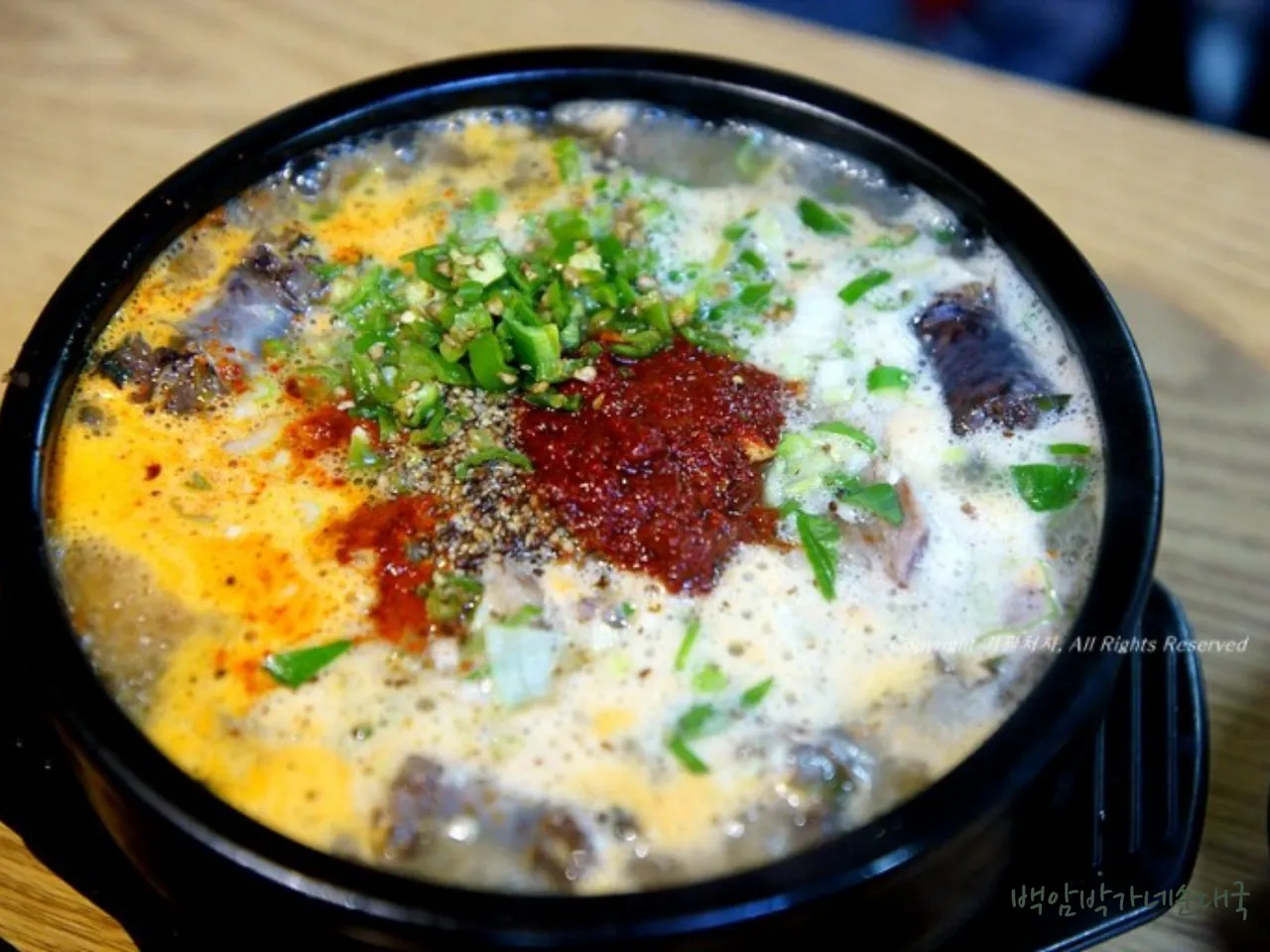 Read more about the article Local Favorites: Gyobuk-dong, Jongno-gu’s Top 3 Korean Bone Soup Restaurants