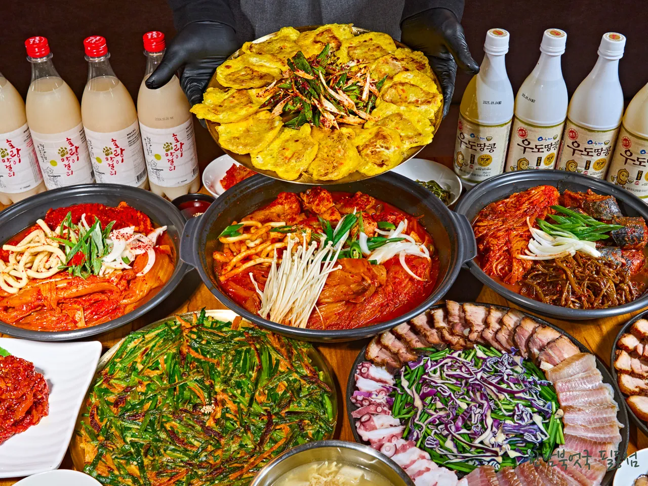 Read more about the article Jangchung-dong, Jung-gu Eats: 3 Top Korean Hongeo Samhap Spots You Need to Try