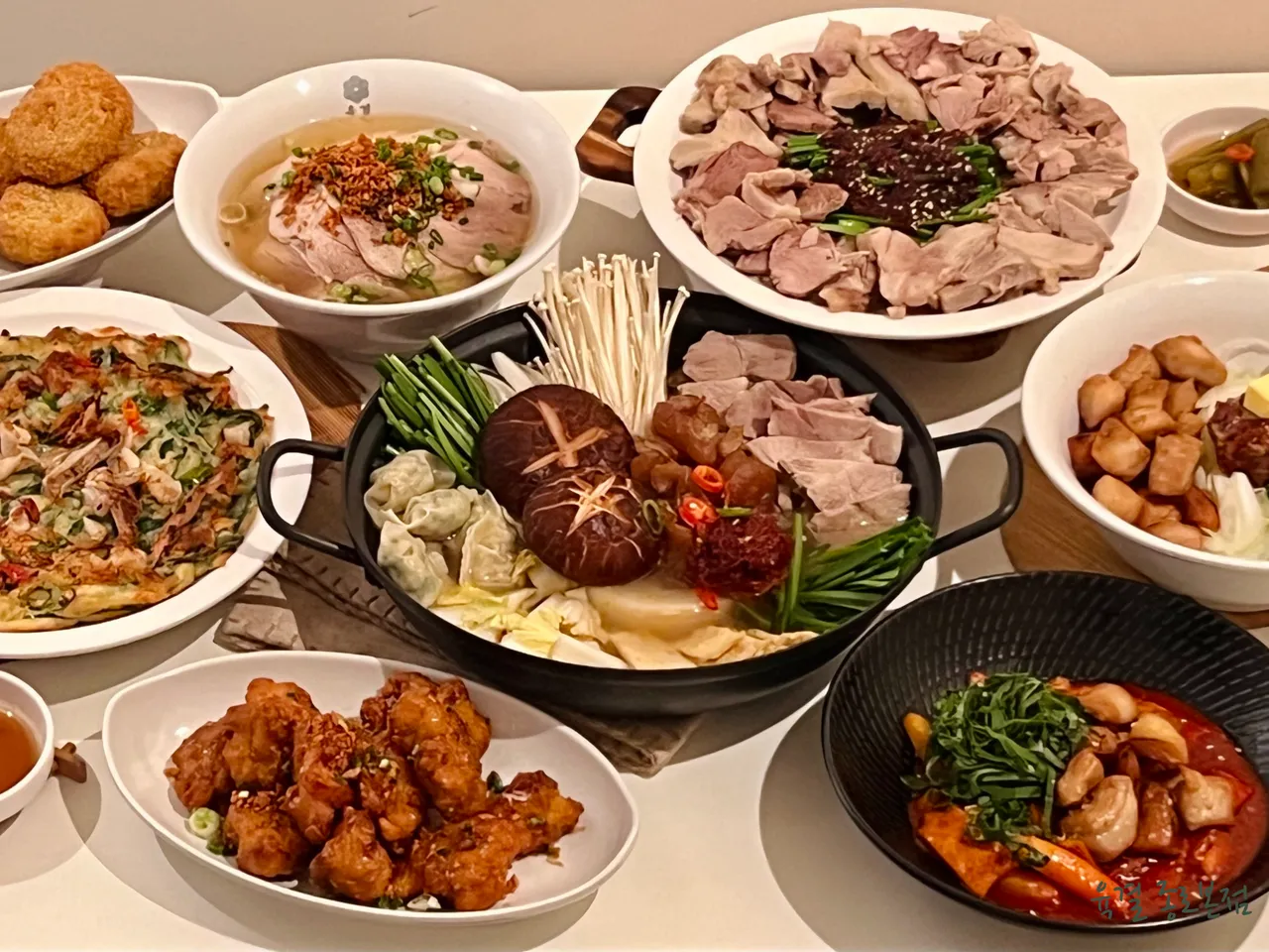 Read more about the article Conquer Gwanghui-dong, Jung-gu’s Korean Gukbap Scene: 3 Essential Restaurants